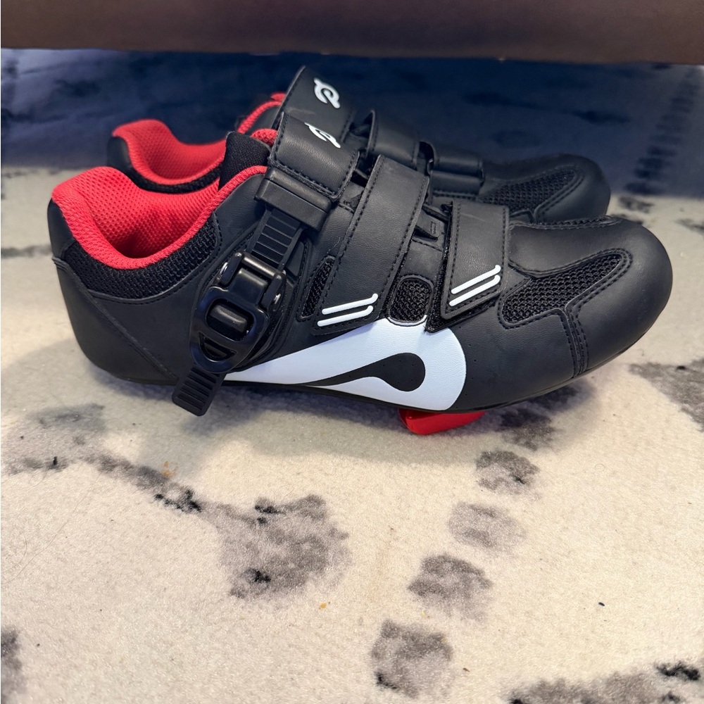 Peloton Woman’s Black and Red cycling shoes